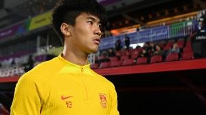 博主：吴少聪错过国足前两次合练，目前仍以恢复训练为主