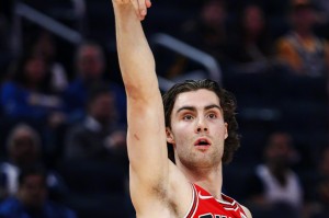 必赢体育-塞克斯顿绝杀超时！灰熊险胜公牛结束5连败 吉迪第31次三双