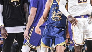 必赢官网-圣诞大战还看湖勇春晚！詹库对飚30+  小里准绝杀