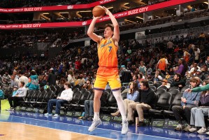 考辛斯：最佳新秀选克尼佩尔 他有可能打破库里几乎所有投篮纪录