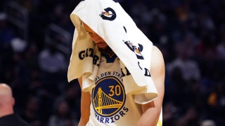 bwin必赢-净效率-2.3，每场自挖一坑，科尔视而不见！勇士首发变阵已有答案